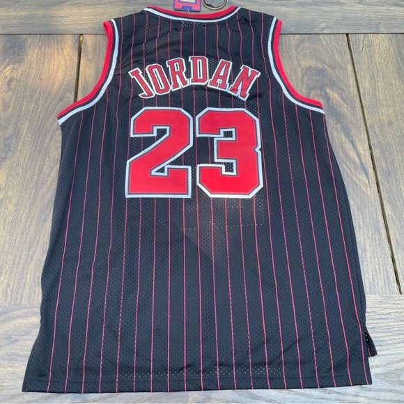 Mitchell & Ness Authentic Jersey Chicago Bulls Alternate 1997-98 Michael Jordan - Picture 8 of 12